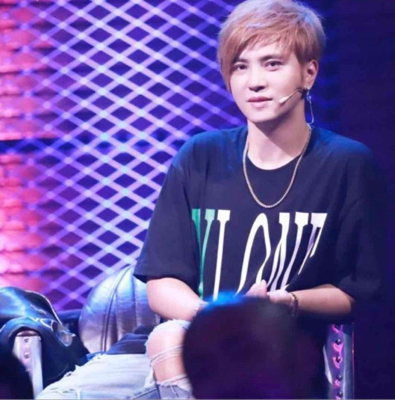 Wholesale Same style as wang yibo lone Short-sleeved with a large back v Reflective Rhinestone Devil Angel Couple Outfit Loose Fit T Shirt